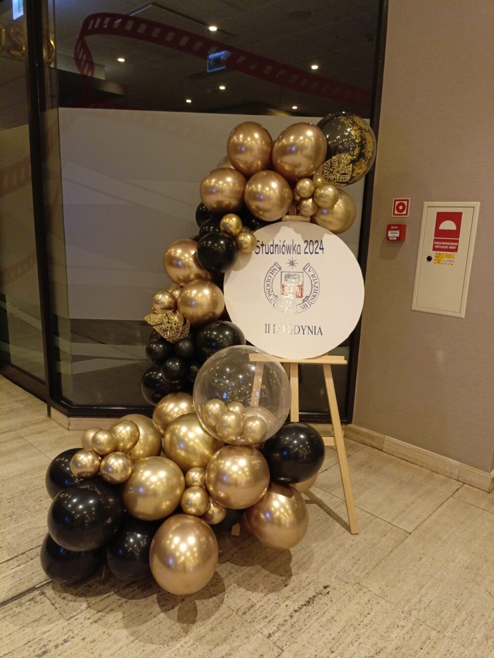 sztalugą dekoracja z balonów dekoracja z balonów girlanda balonowa na sztalugę