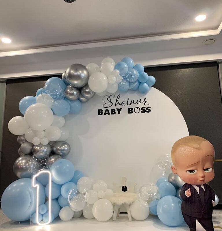ścianka balonowa na roczek "Baby Boss" ścianka balonowa dekoracja balonowa roczek dekoracje Ścianka Balonowa na Roczek z Motywem Baby Boss