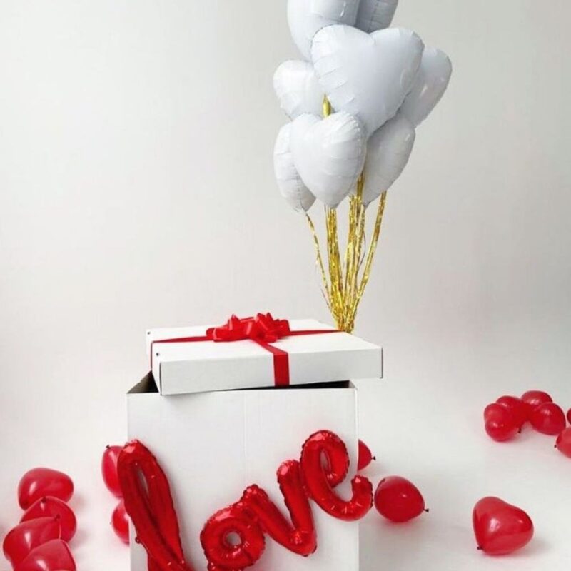 balony biale serca w pudełku na walentynki Balony z konfetti balony z helem gdańsk