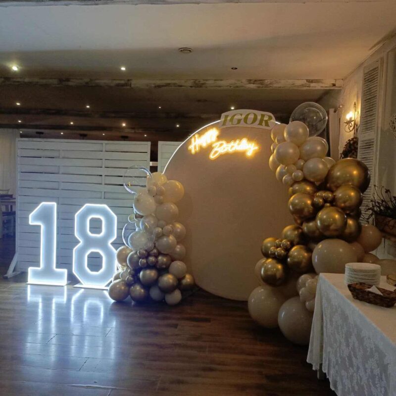 ścianka balonowa na 18 light beż