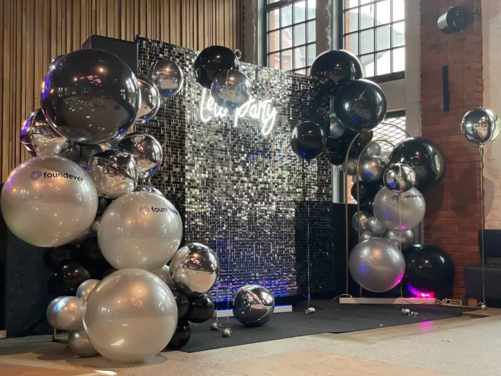 ścianka balonowa czarno-srebrna na 18