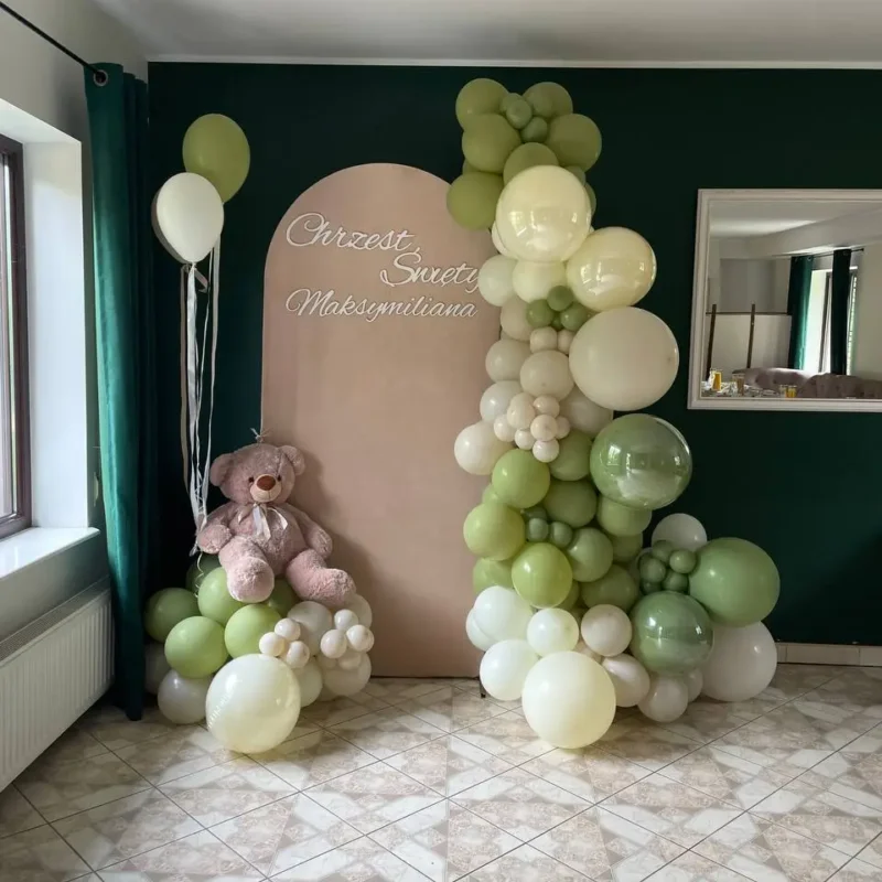 ścianka-balonowa-na-Chrzest-Święty Oliwia